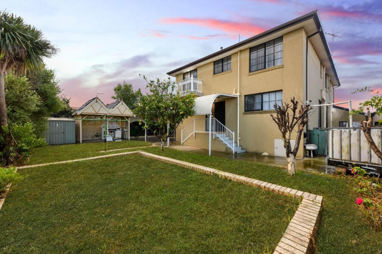 Homestay 12 Mins To Mel Airport-good Wood House St Albans