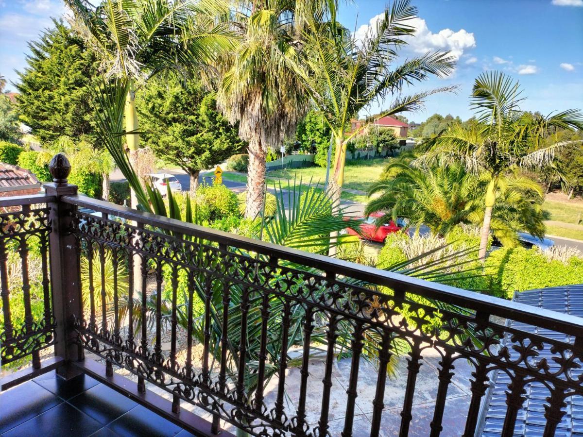 12 Mins To Mel Airport-good Wood House Homestay St Albans